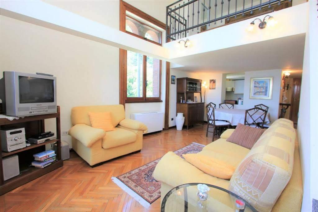 Charming Apartment Lake Front Acquaseria Екстер'єр фото